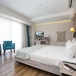 Dedeminn Marina Hotel