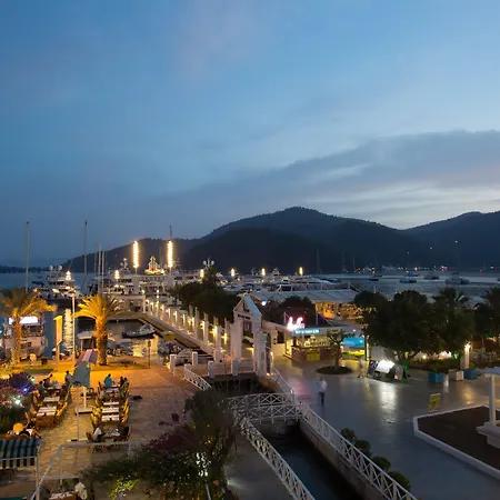 Dedeminn Marina ホテル