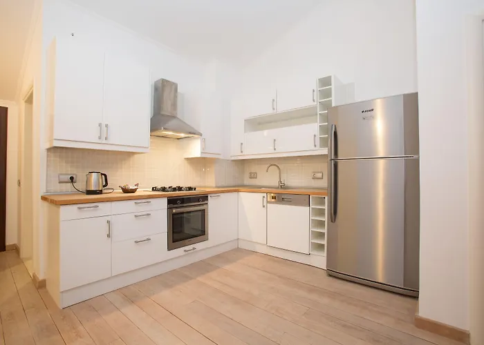 Dedeminn Marina Hotel