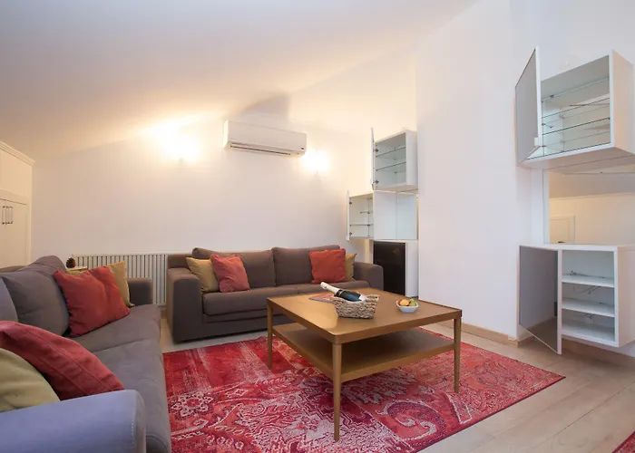 Dedeminn Marina Hotel