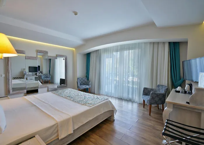 Dedeminn Marina Hotel